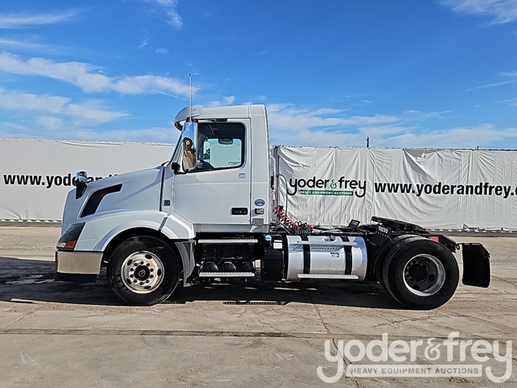 2018-volvo-10-image-2