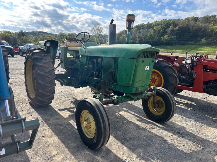 john-deere-3020-image-2