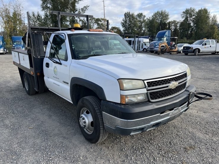 2006-chevrolet-silverado-3500-image-2