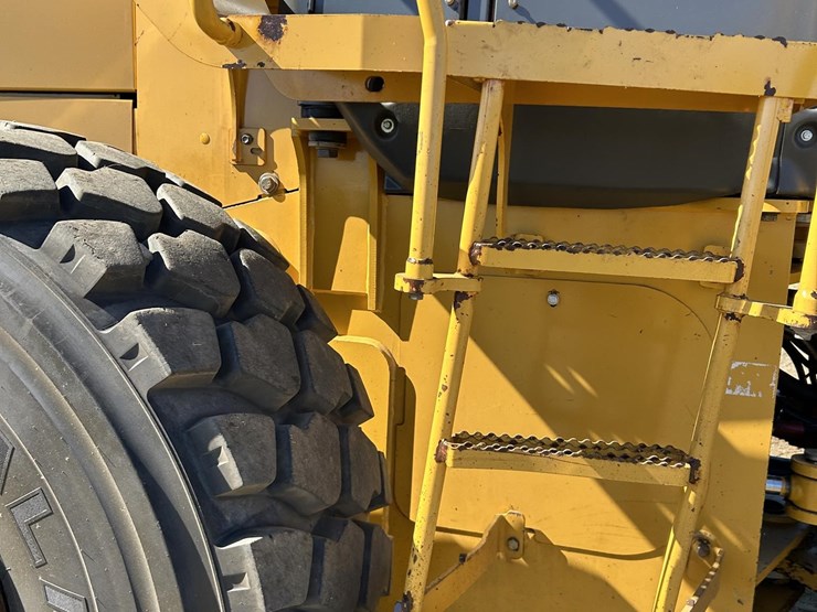 2003-deere-824j-image-42