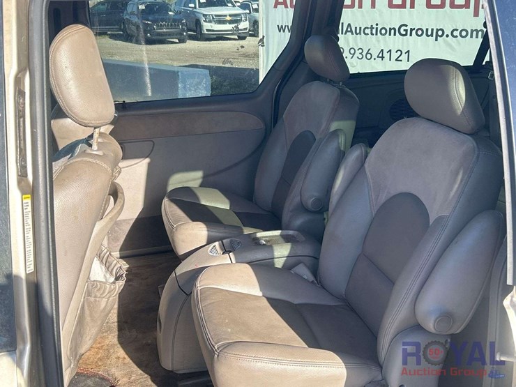 2003chrysler-town-&amp;-country-van-image-19