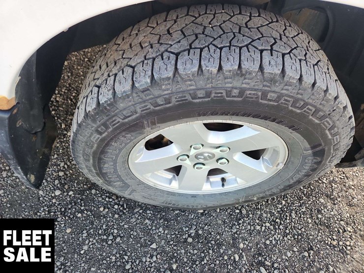 2012-ram-1500-slt-image-31
