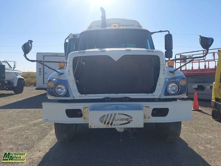 2010-international-workstar-7400-image-3
