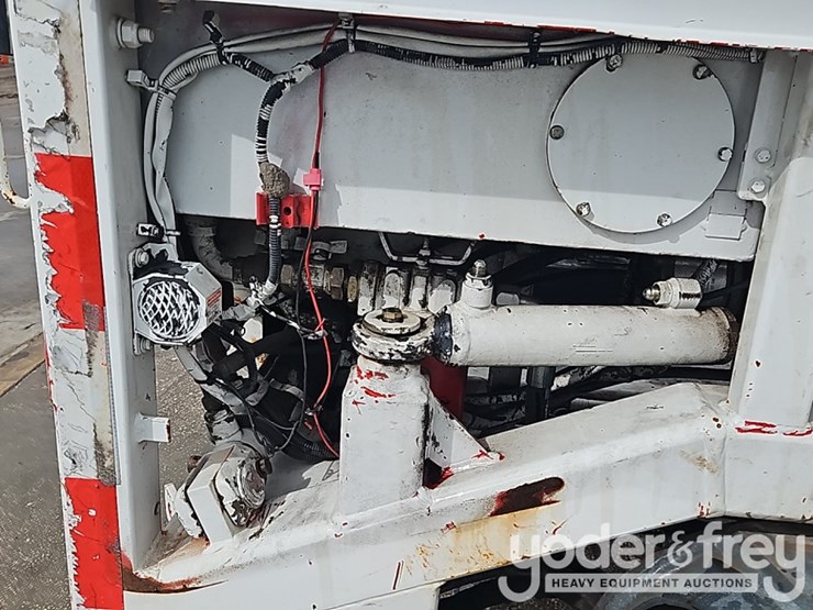 2004-moffett-m5500-image-15