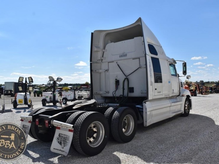 2020-western-star-5700xe-image-28
