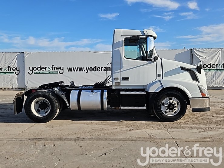 2018-volvo-10-image-5