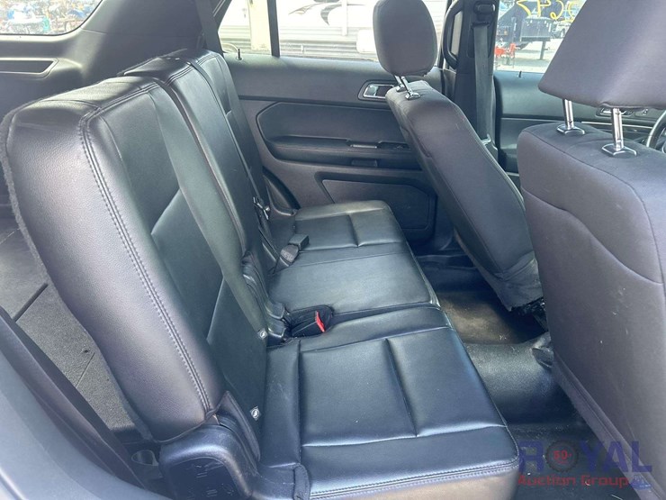 2016-ford-explorer-image-22