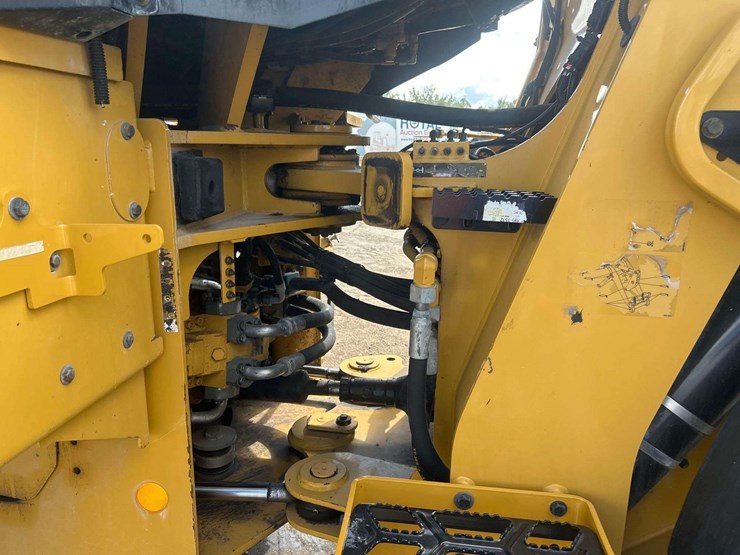 2016-caterpillar-930m-image-35