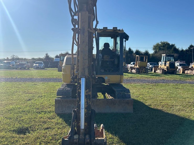komatsu-pc88mr-8-image-2