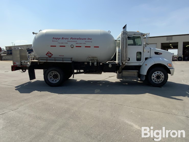 2010-peterbilt-335-image-4