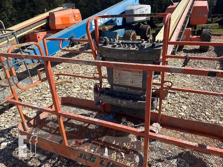 2013-jlg-800s-image-22