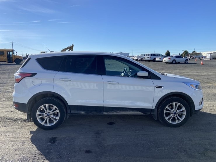 2017-ford-escape-se-image-6