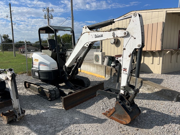 2012-bobcat-e35-image-1