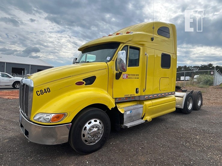 peterbilt-384-image-1