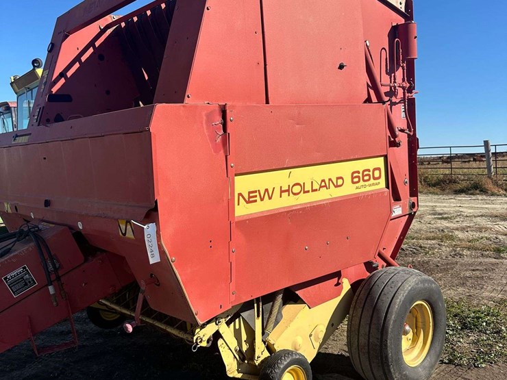new-holland-660-image-3