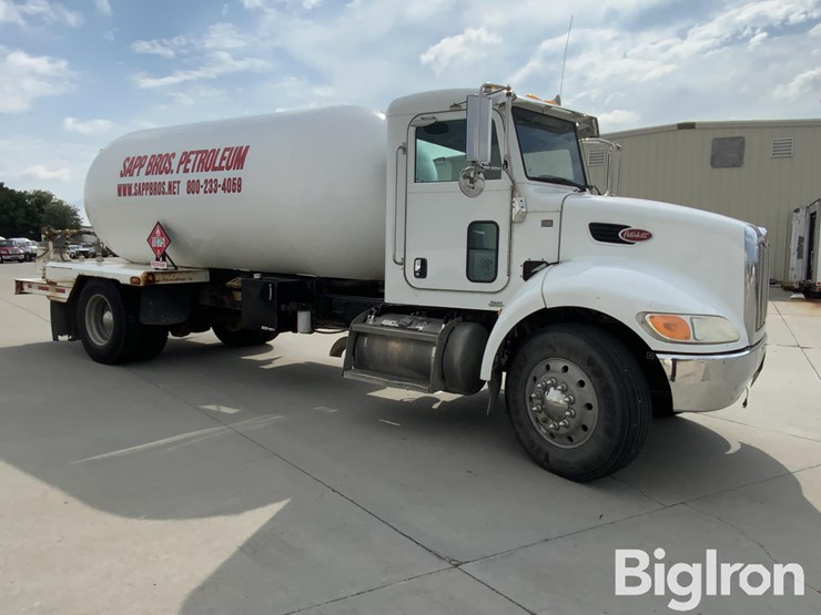 2010-peterbilt-335-image-3