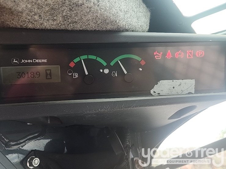 2018-deere-318g-image-26