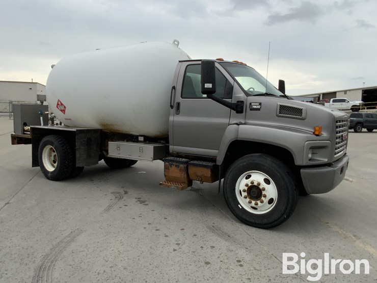 2006-gmc-topkick-image-3
