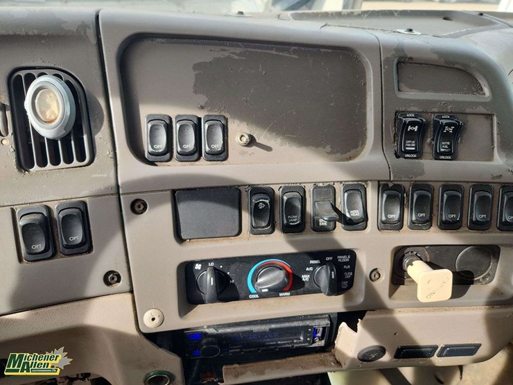 2009-sterling-lt8500-image-14