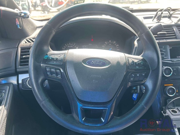 2016-ford-explorer-image-14