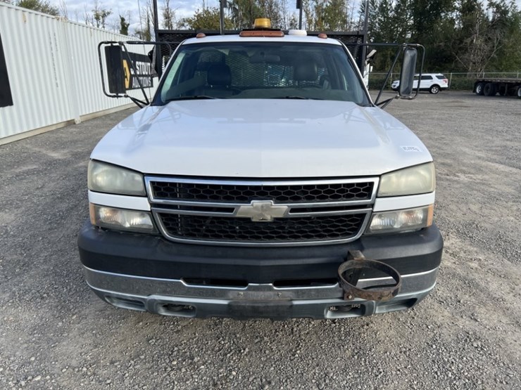2006-chevrolet-silverado-3500-image-8