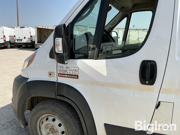 2021-dodge-3500-image-10