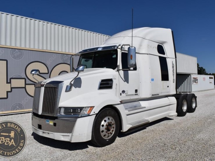 2020-western-star-5700xe-image-7