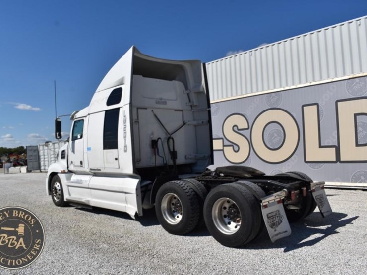 2020-western-star-5700xe-image-21