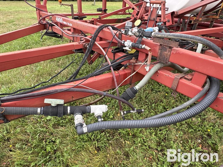 case-ih-4900-image-14