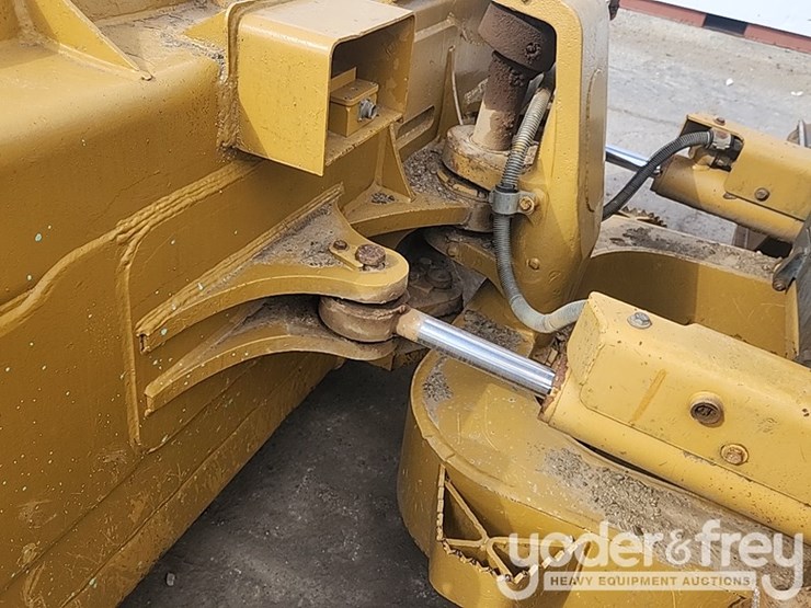 2011-caterpillar-d6k-lgp-image-18