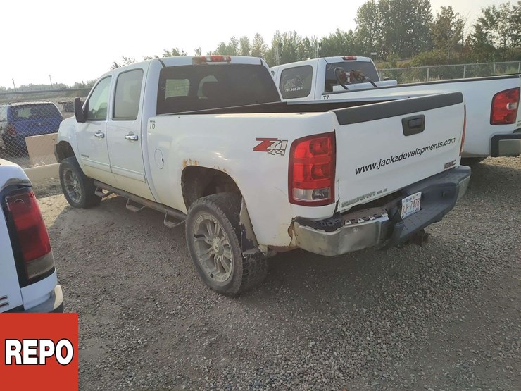 2013-gmc-sierra-3500hd-image-2