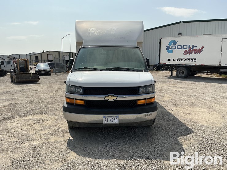 2019-chevrolet-express-3500-image-2