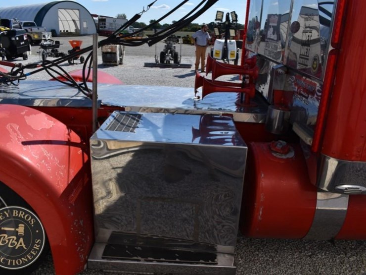 1990-peterbilt-379-image-31