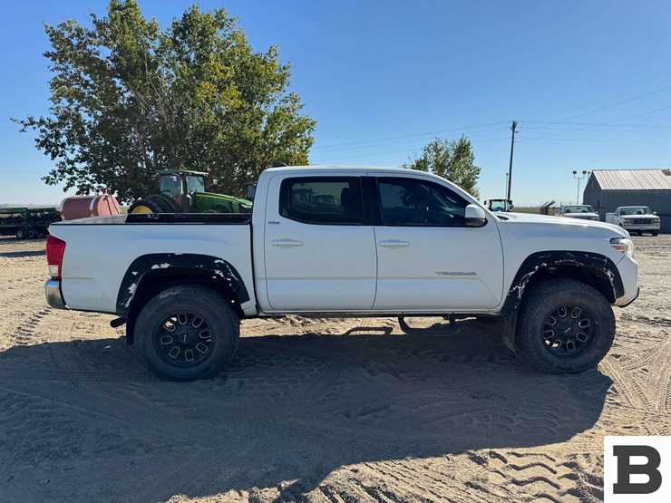 2017-toyota-tacoma-image-8