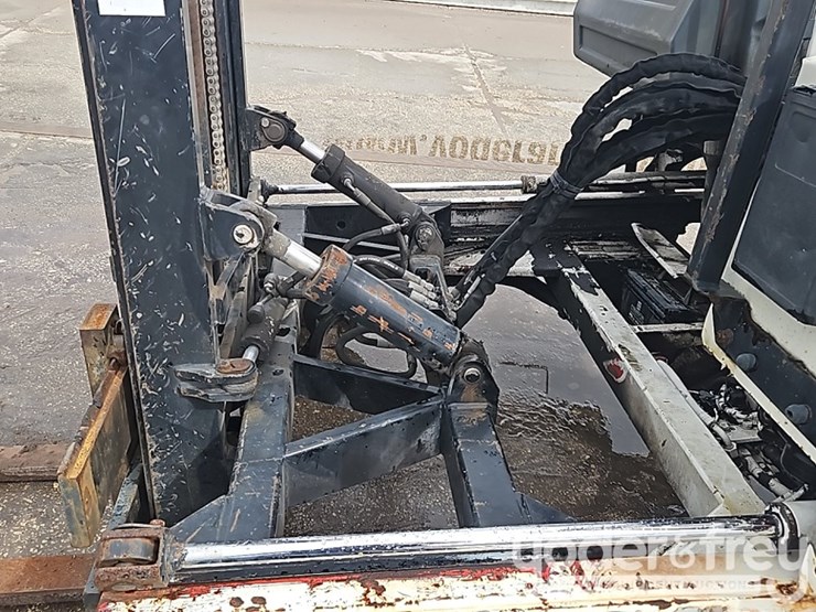 2004-moffett-m5500-image-11
