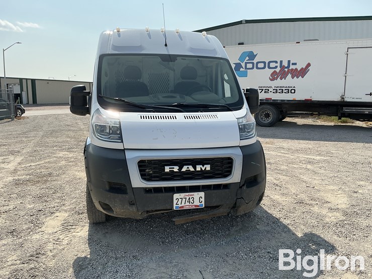 2021-dodge-3500-image-2