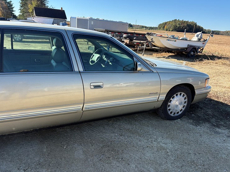 #118-•-1997-cadillac-deville-(wi-title)-image-10