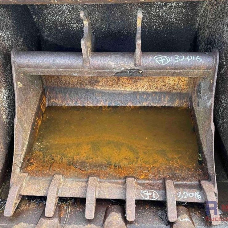 35in Excavator Tooth Bucket