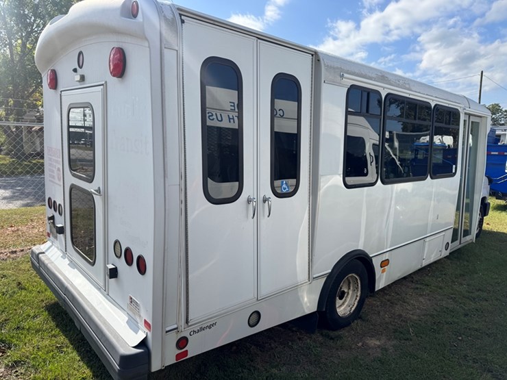 2016-ford-e450-image-3