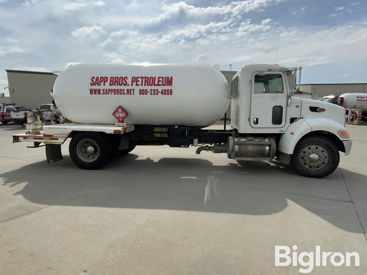 2010-peterbilt-335-image-4