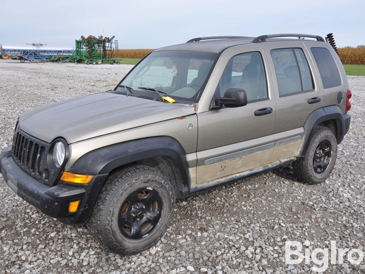 2005-jeep-liberty-image-1