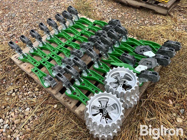 john-deere-32-image-1