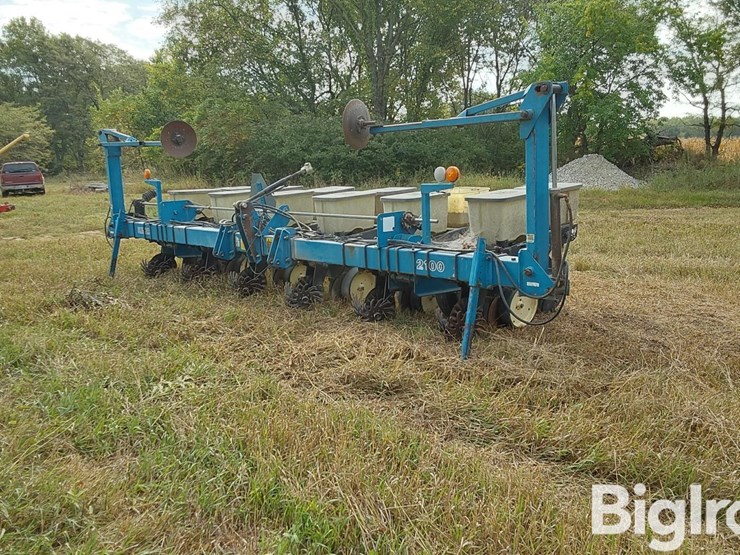 kinze-2100-image-1