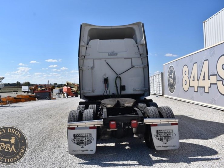 2020-western-star-5700xe-image-3