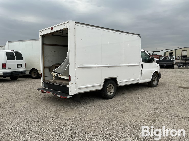 2017-gmc-savana-s/a-delivery-truck-image-5