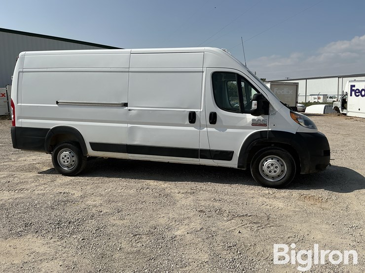 2021-dodge-3500-image-4