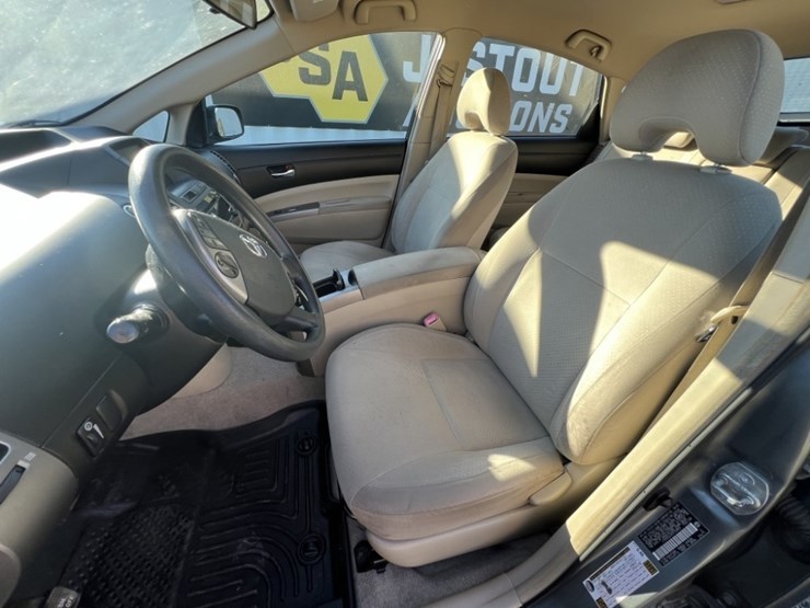 2005-toyota-prius-hybrid-sedan-image-22