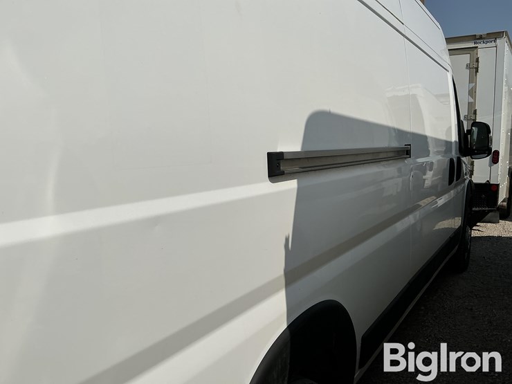 2021-dodge-3500-image-9