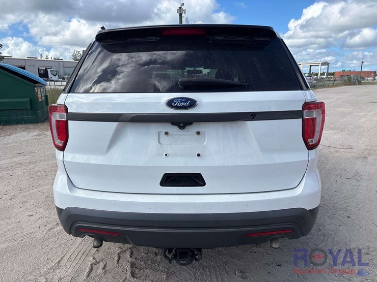 2016-ford-explorer-image-19