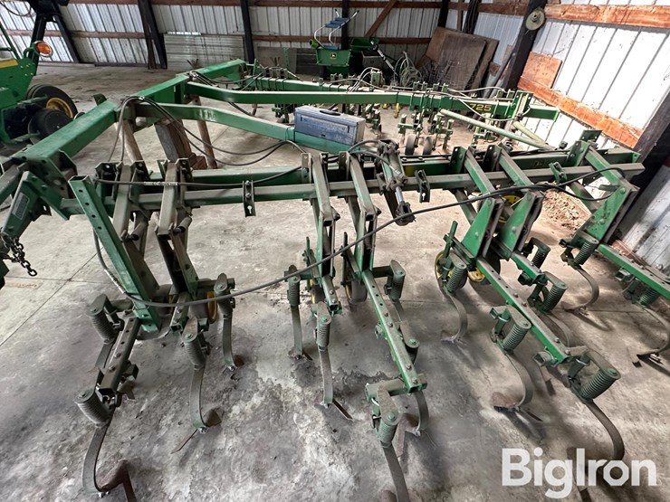 john-deere-725-image-6